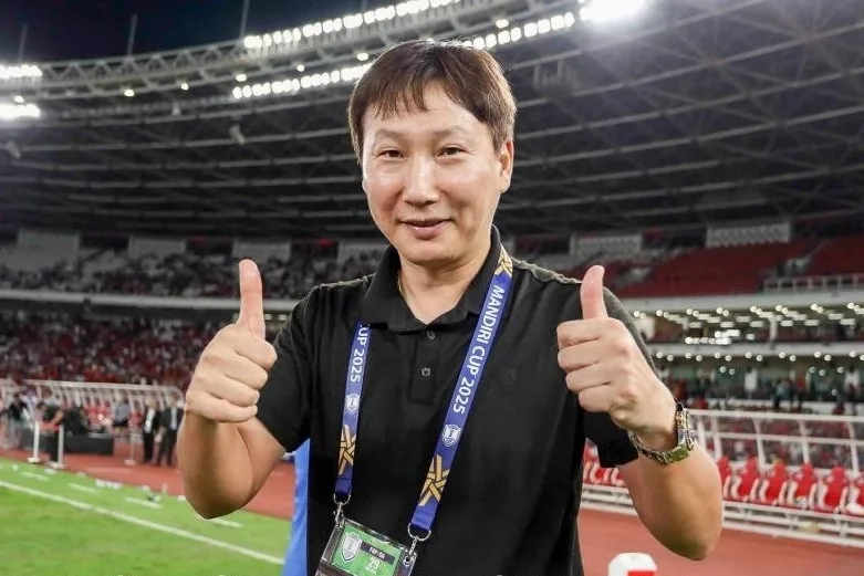 su-thi-bong-da-viet-huan-luyen-vien-kim-sang-sik-la-ai-a1